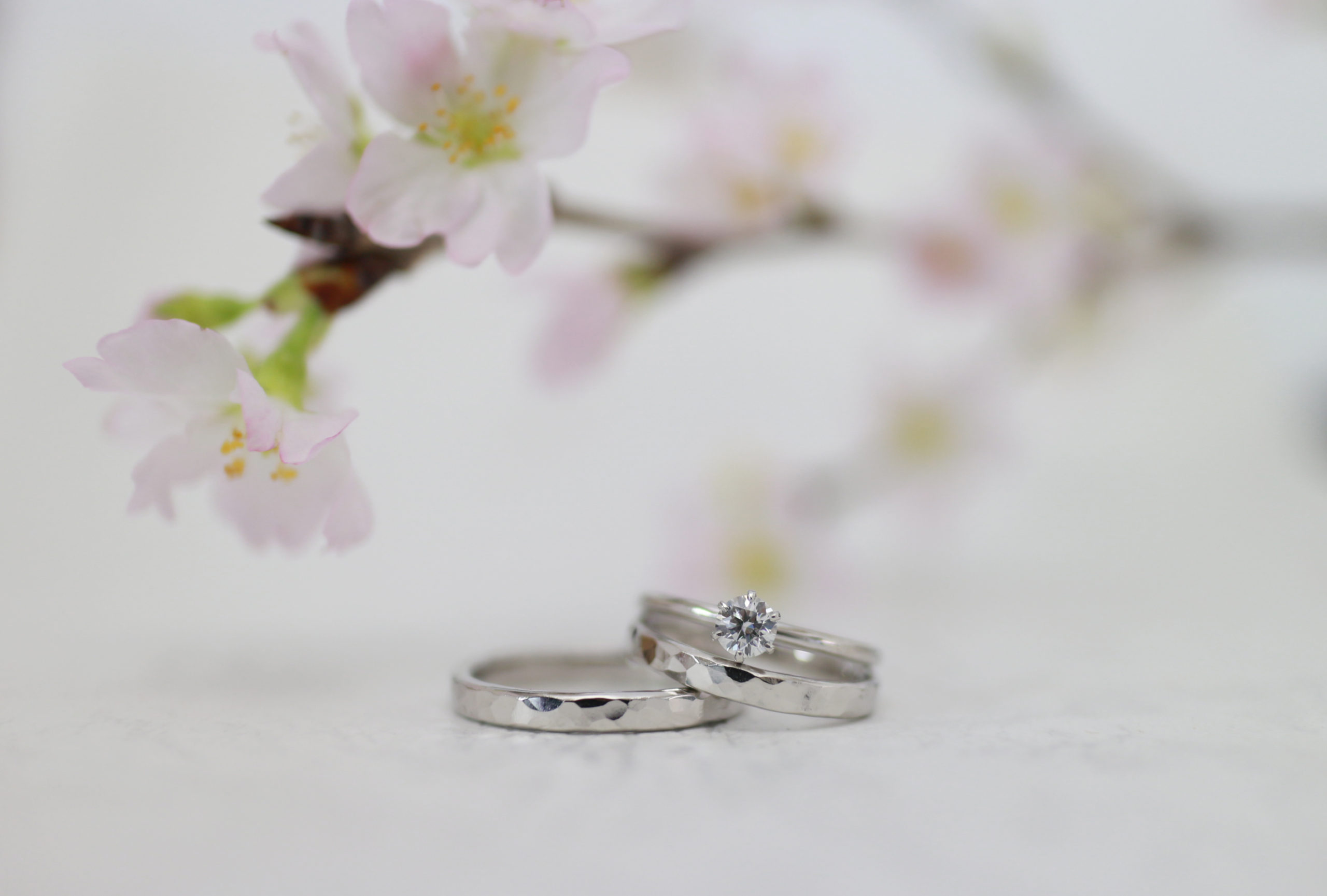 一緒に手作りした結婚指輪と婚約指輪