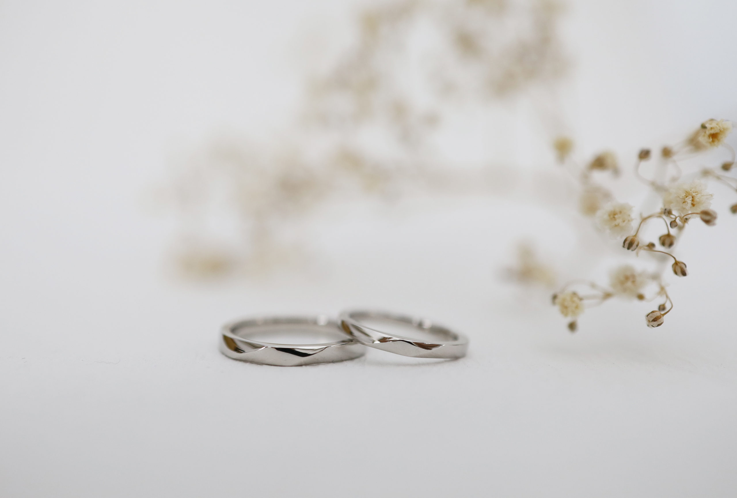 捻りデザインの結婚指輪
