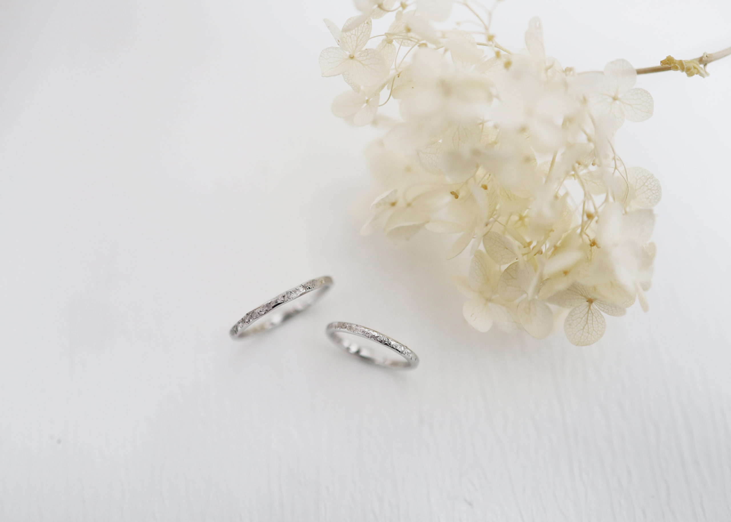 荒らし鎚模様の結婚指輪